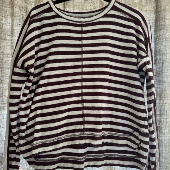 Madewell Tops - madewell 3/4 sleeve tee. shirt is like new. material is thick tee material